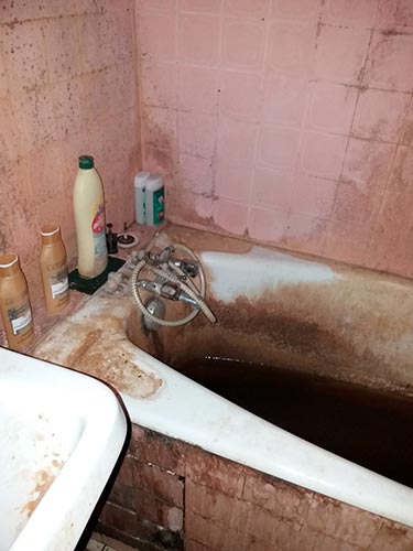 photo intervention nettoyage salle de bain insalubre